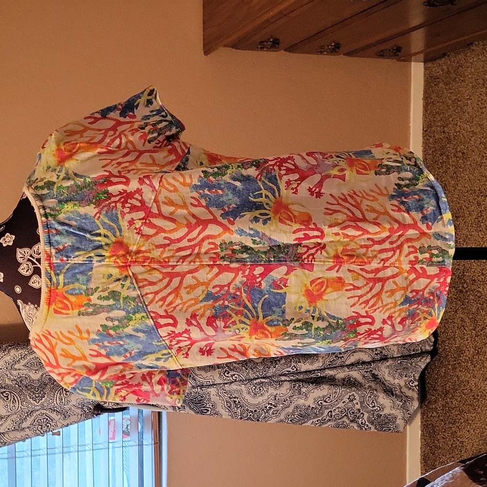 EUC Westbound Multi-colored Coral Reef Pocket Tee. Size Medium - Picture 2 of 5